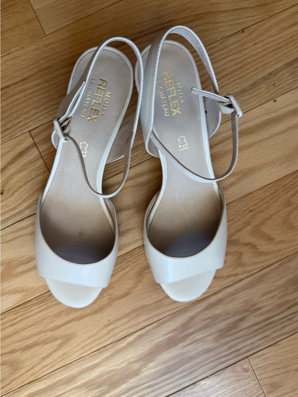 le chateau Brand new leather Neutral Beige Strappy Open-Toe Mid-Heel Sandals